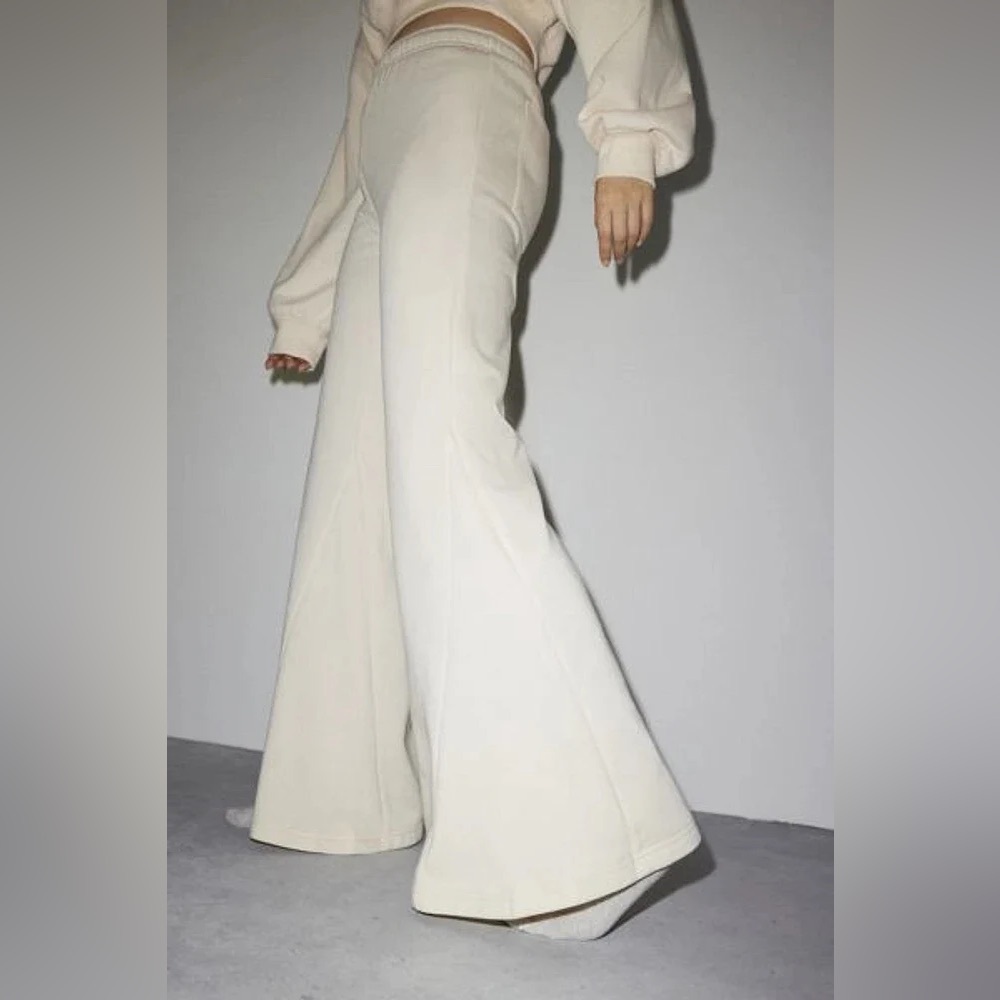 NWT Out From Under 2PC Alessia Flared Sweatpants Sz M Cropped Cream Sweater Sz S - Picture 5 of 7